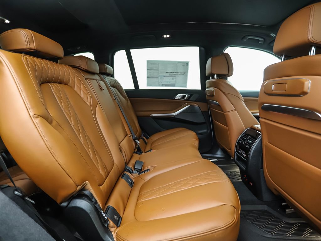 Used 2025 BMW X7 M60i image 28