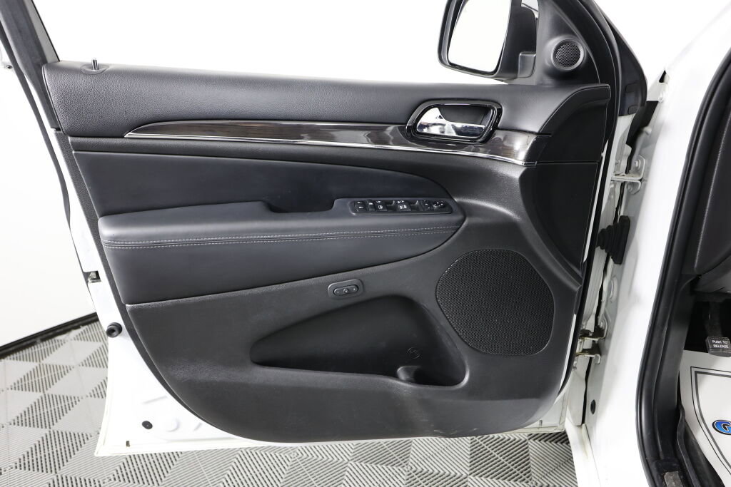 Used 2019 Jeep Grand Cherokee Overland image 12