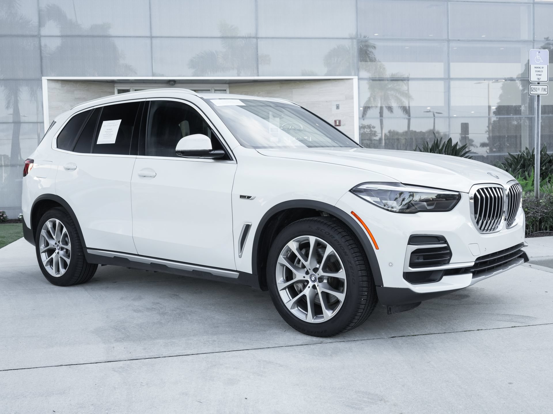 Used 2023 BMW X5 xDrive45e w/ Climate Comfort Package AWD/4WD image 5