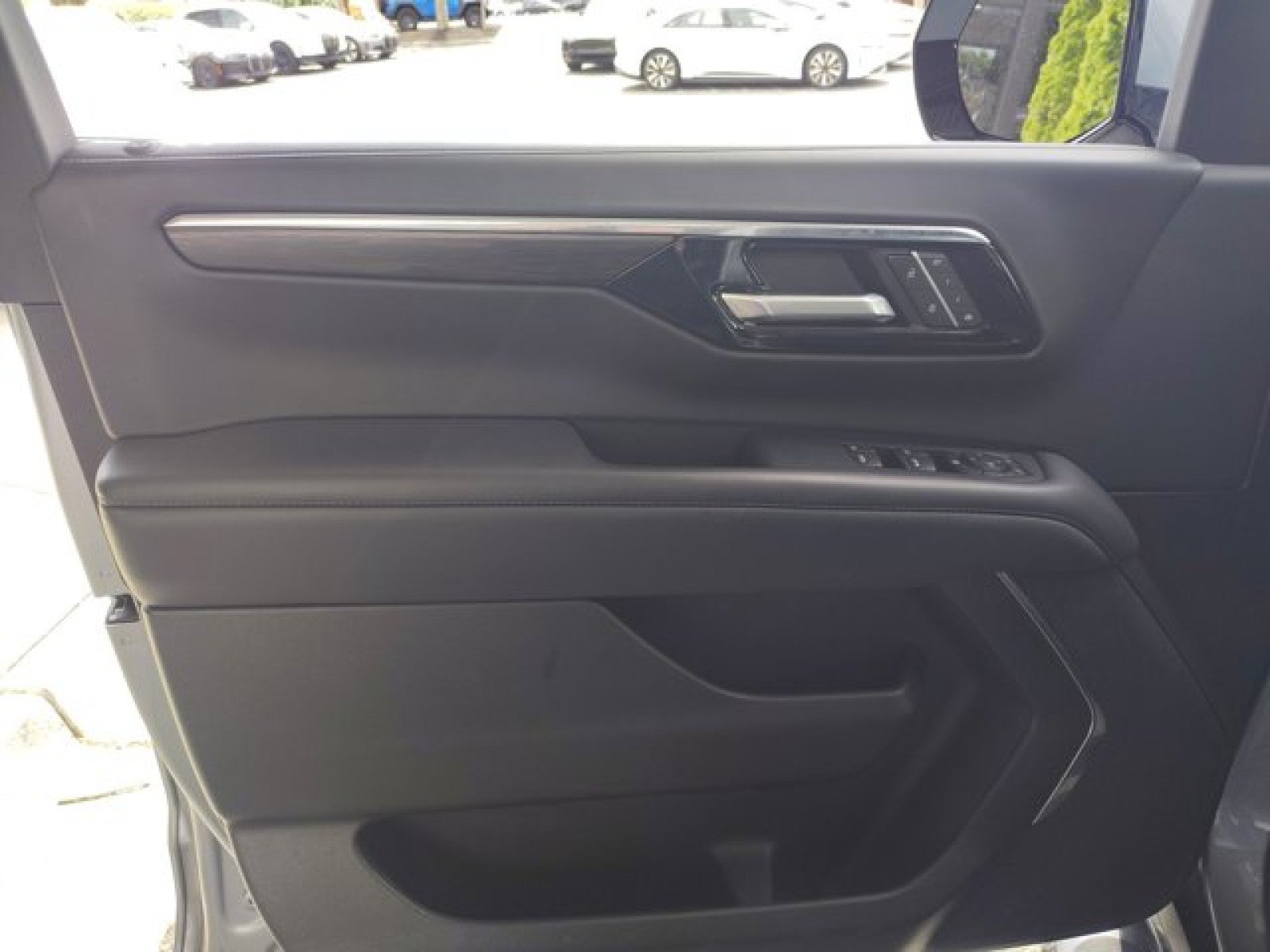Used 2025 Chevrolet Suburban Z71 AWD/4WD image 20
