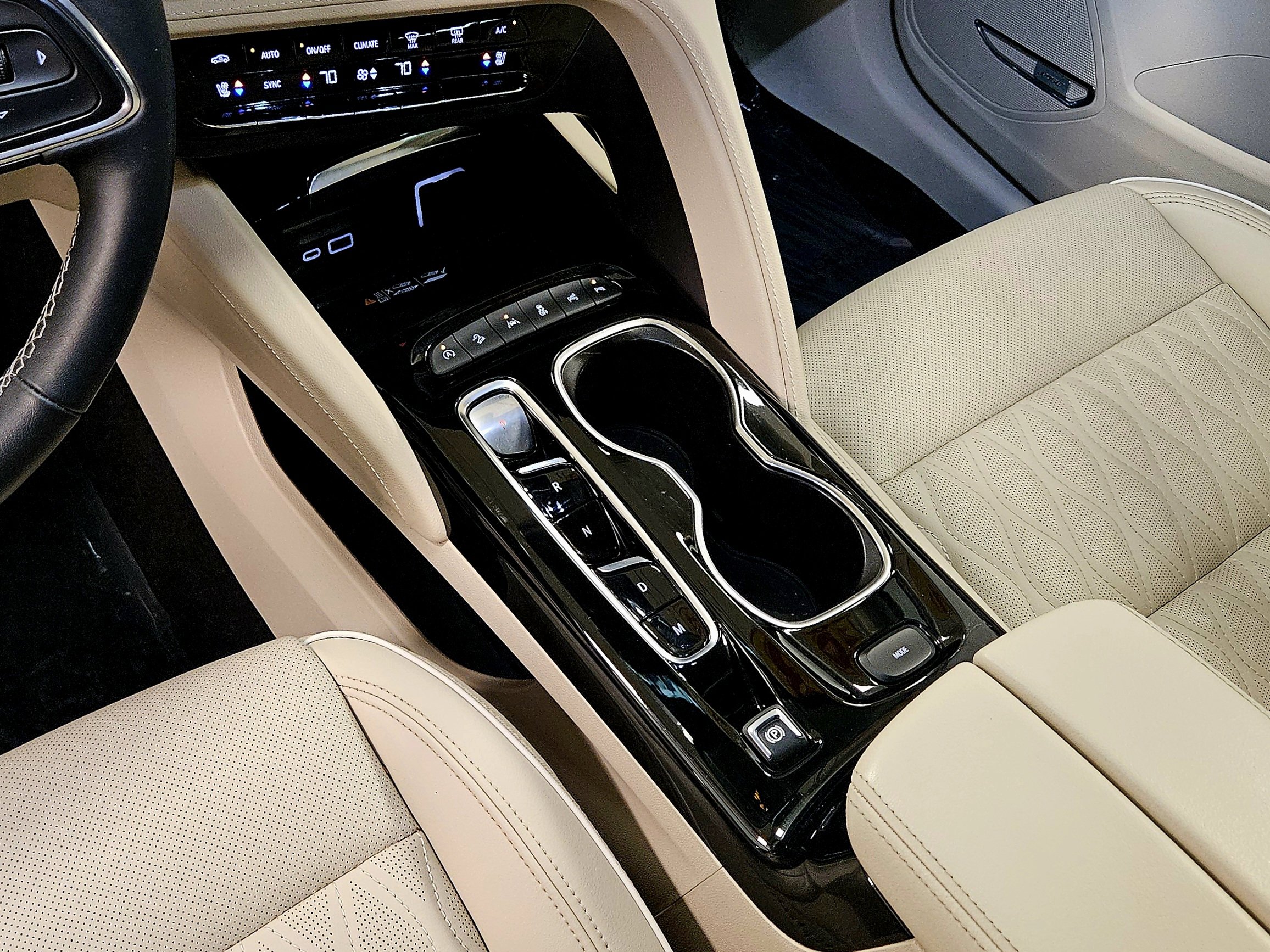 Used 2023 Buick Envision Avenir image 44