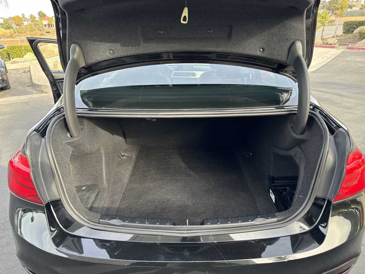 Used 2018 BMW 320i Sedan RWD image 30
