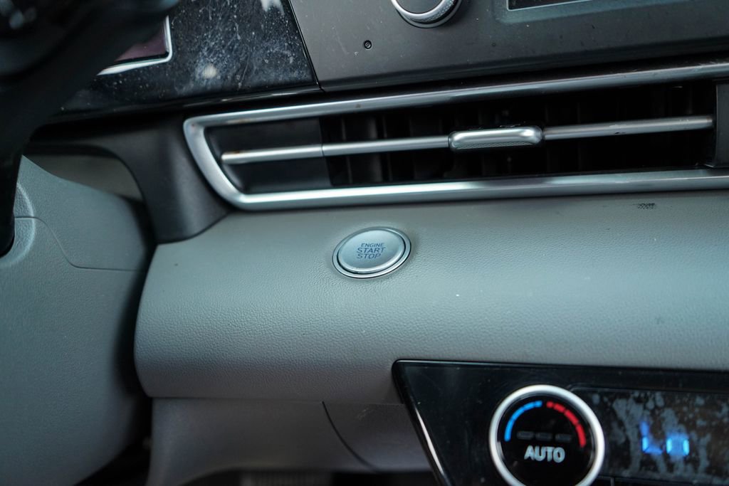 Used 2022 Hyundai Elantra SEL w/ Convenience Package image 21