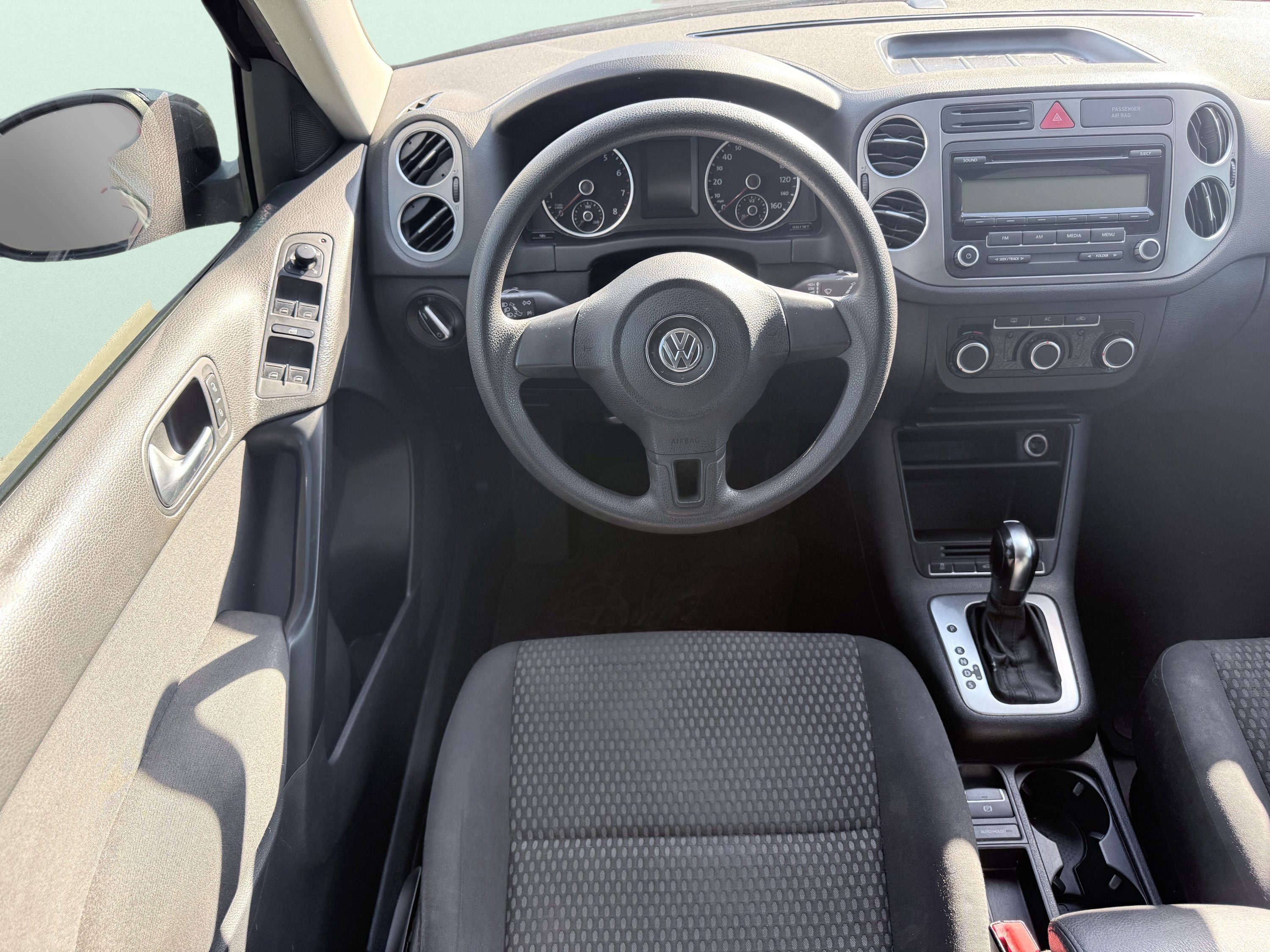 Used 2011 Volkswagen Tiguan S image 46