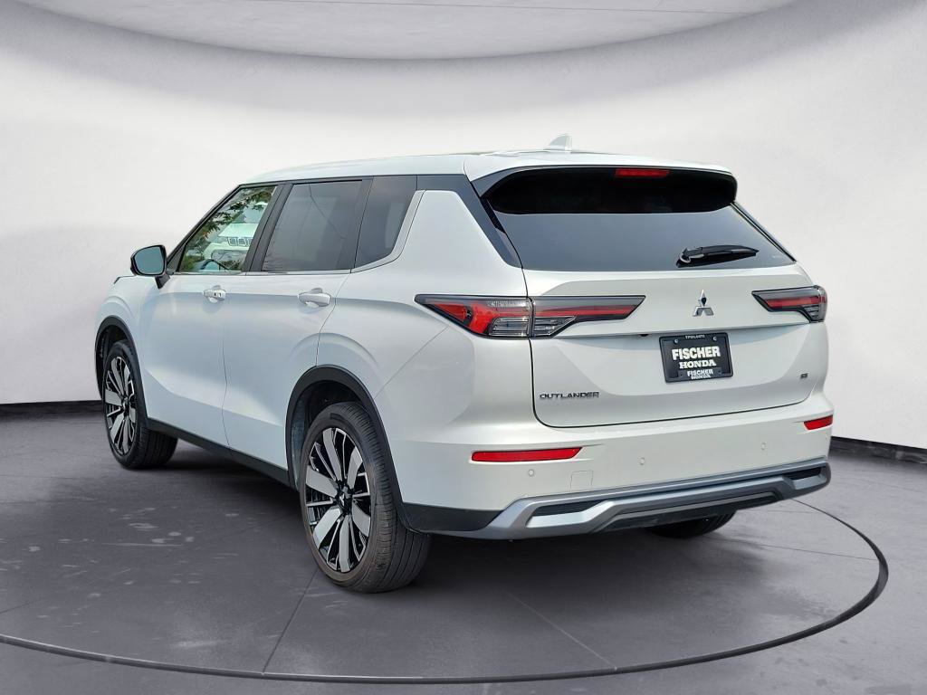 Used 2025 Mitsubishi Outlander SE AWD/4WD image 4