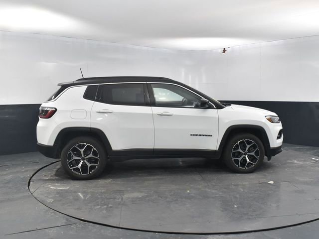 Used 2025 Jeep Compass Limited image 11