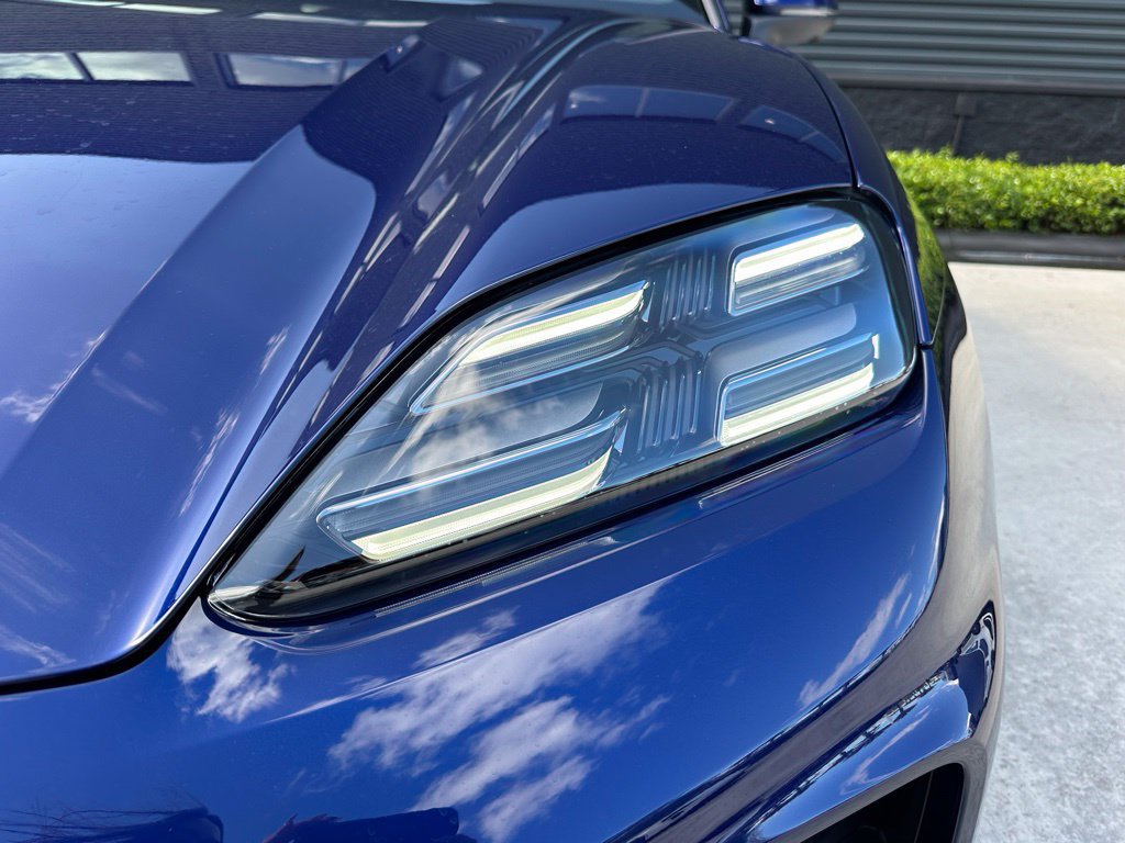 Used 2026 Porsche Macan 4 Electric AWD/4WD image 13