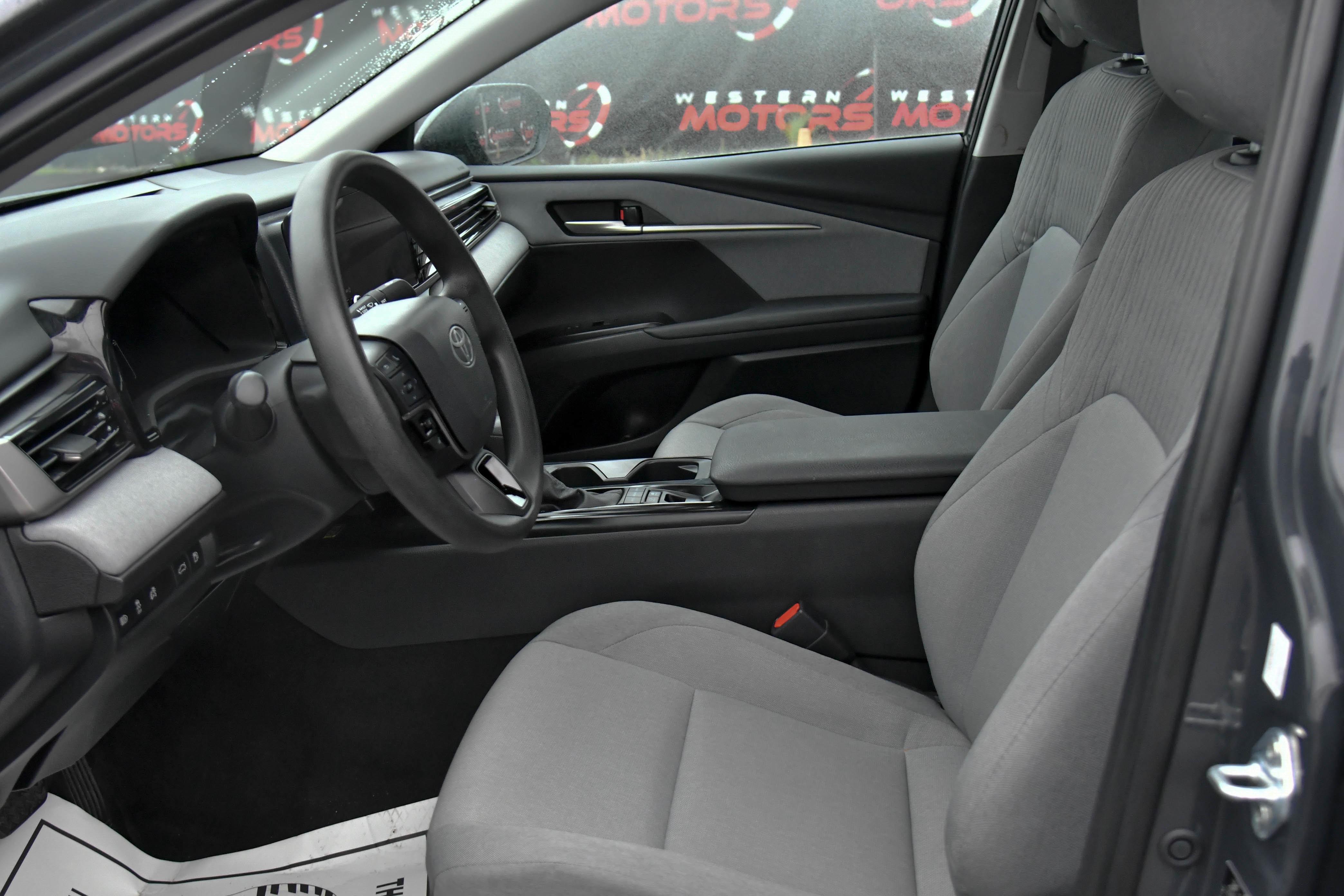 Used 2025 Toyota Camry LE image 18