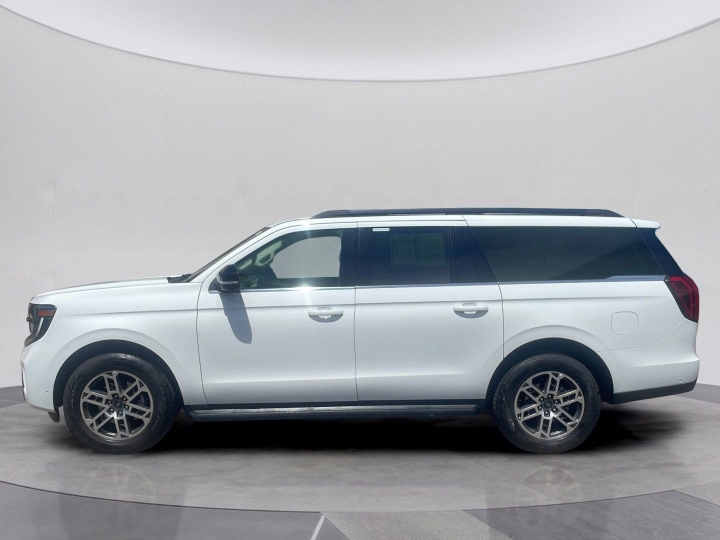 Used 2025 Ford Expedition Max Active AWD/4WD image 2