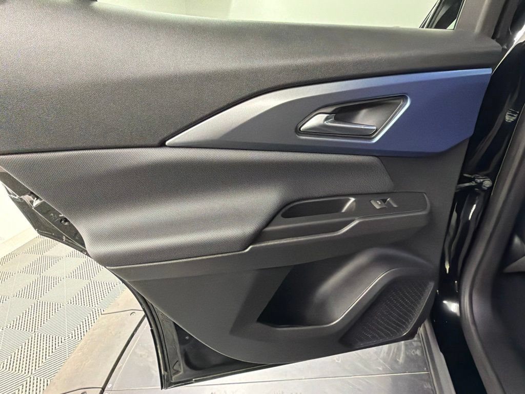 Used 2024 Chevrolet Equinox EV LT FWD image 36