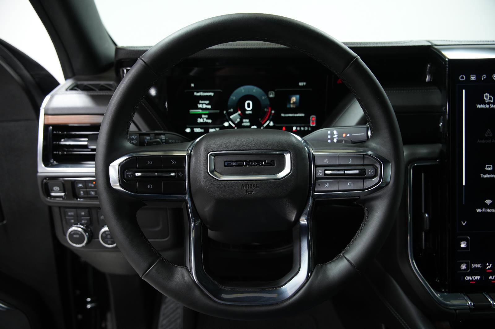 Used 2025 GMC Yukon Denali AWD/4WD image 36