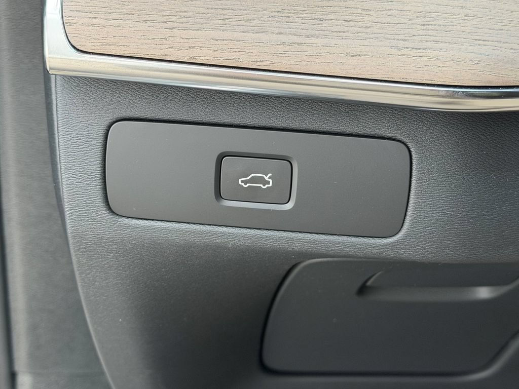 New 2026 Volvo XC90 B6 Plus AWD/4WD image 32