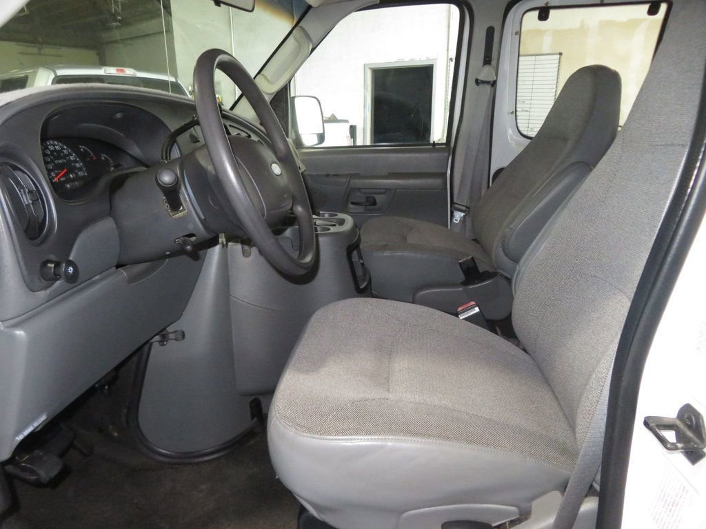 Used 2003 Ford E-350 and Econoline 350 Super Duty Wagon image 17