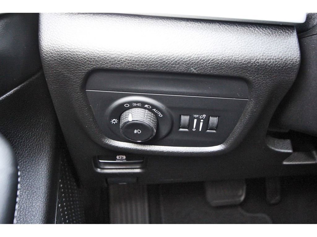 Used 2023 Jeep Grand Cherokee Limited image 22