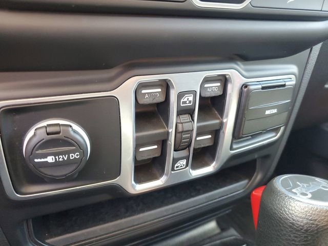 Used 2018 Jeep Wrangler Unlimited Sahara image 26