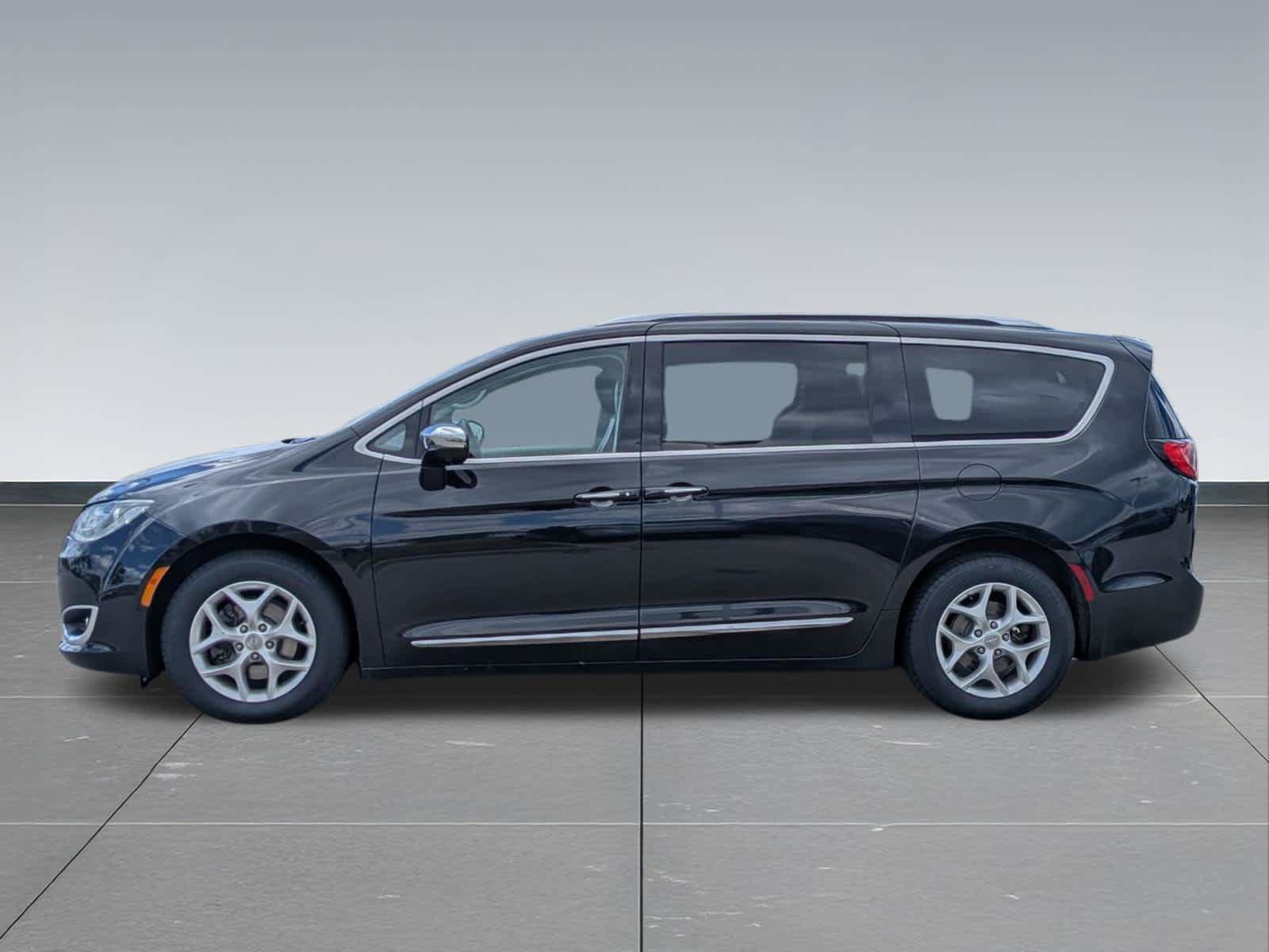 Certified 2018 Chrysler Pacifica Touring-L FWD image 3