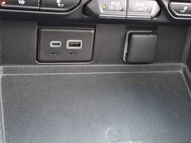 Used 2023 Chevrolet Tahoe Z71 w/ Luxury Package image 26