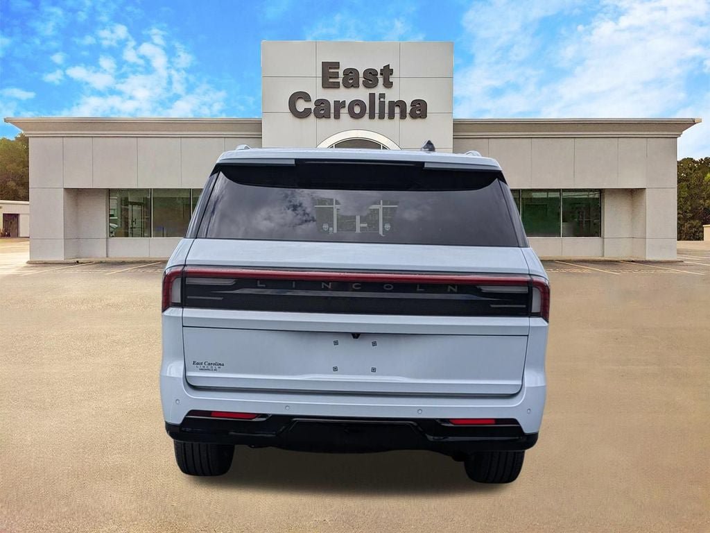 Used 2025 Lincoln Navigator Reserve AWD/4WD image 4
