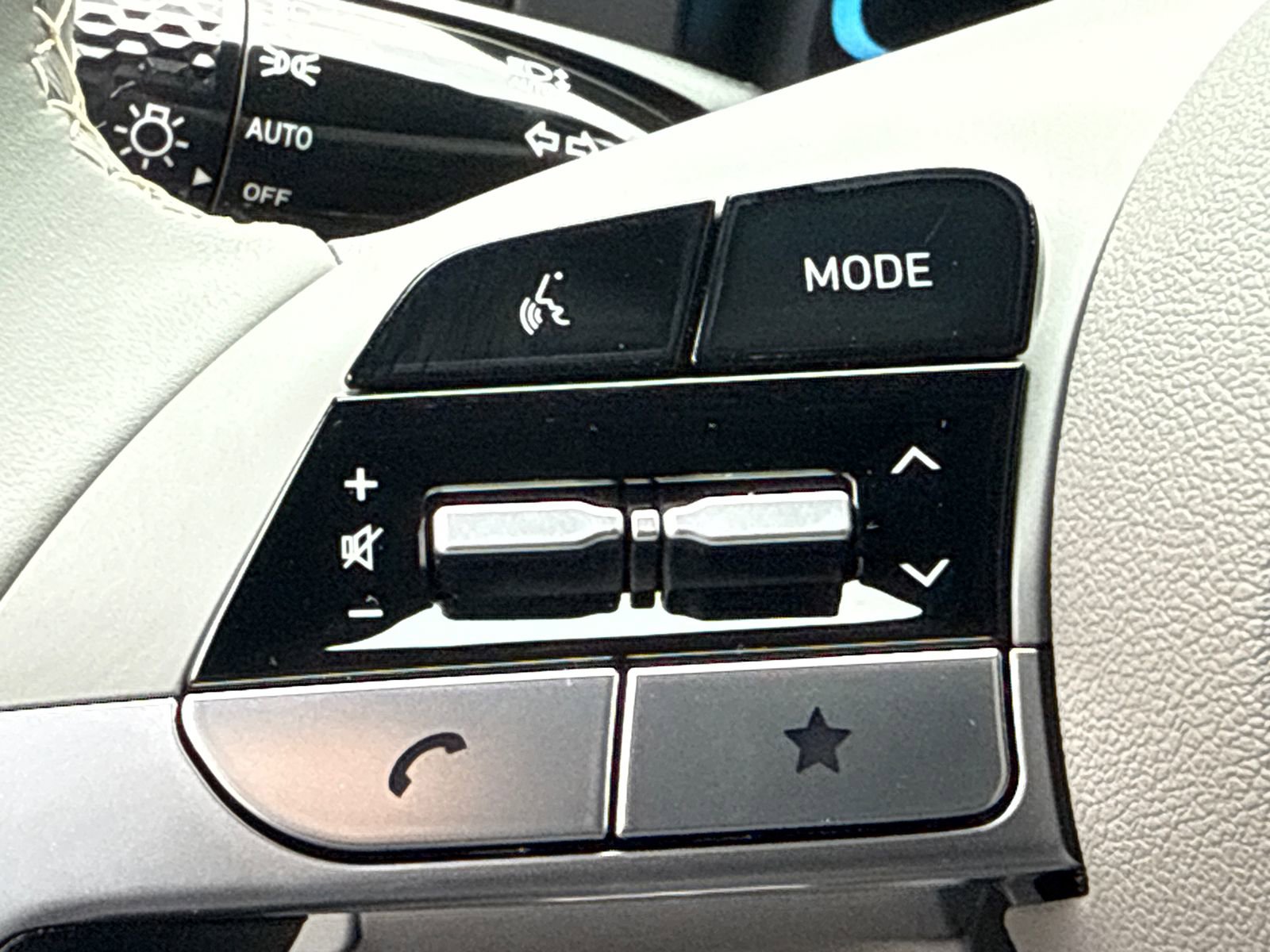 Certified 2025 Hyundai Elantra Sport image 24