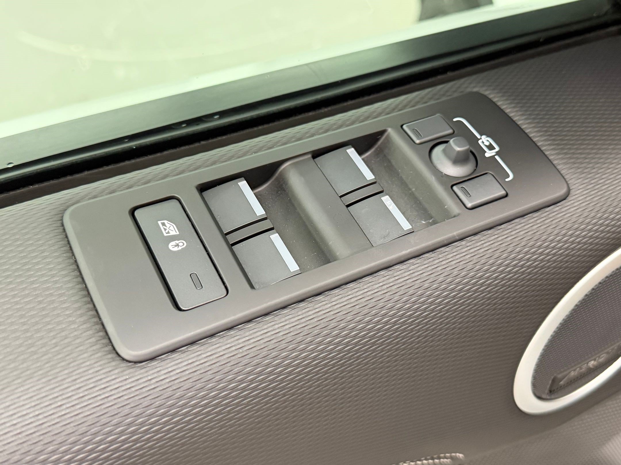 New 2026 Land Rover Discovery Limited Edition AWD/4WD image 13