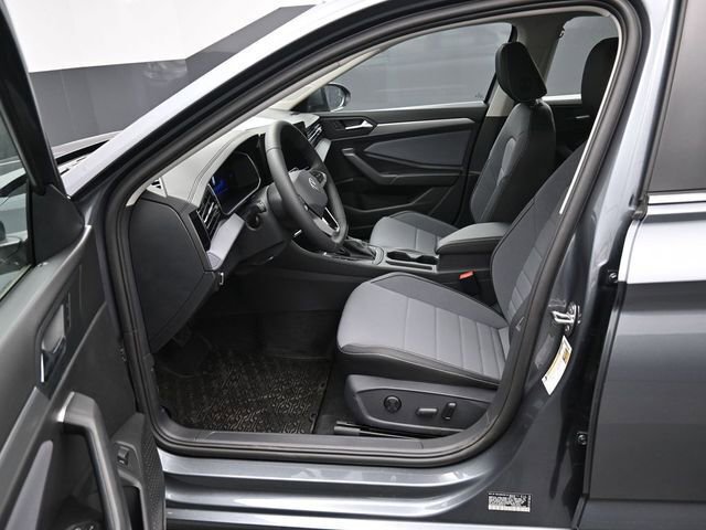 New 2026 Volkswagen Jetta SE FWD image 9