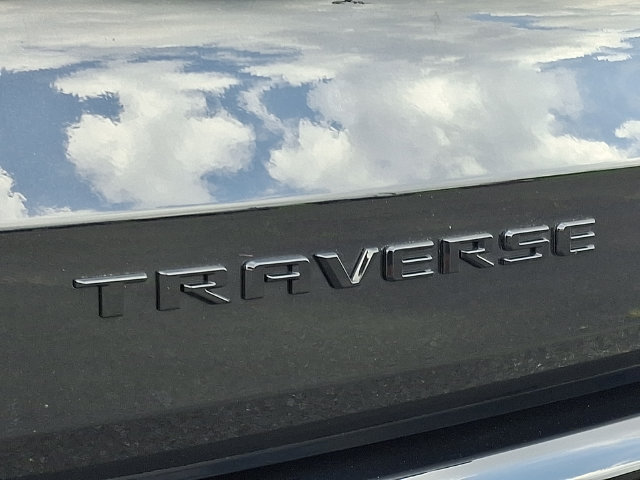 Used 2025 Chevrolet Traverse RS FWD image 30