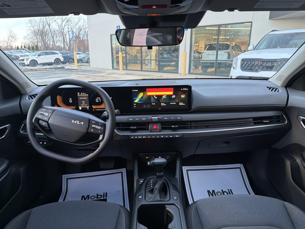 New 2025 Kia K4 LXS image 24