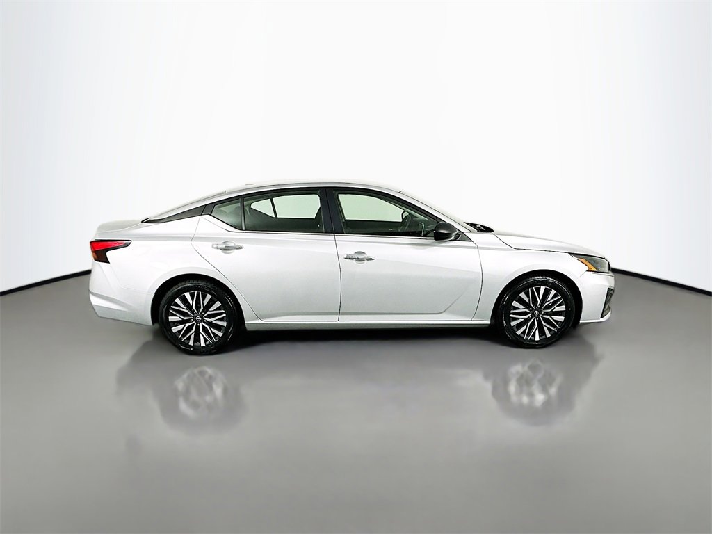 Used 2024 Nissan Altima 2.5 SV image 13