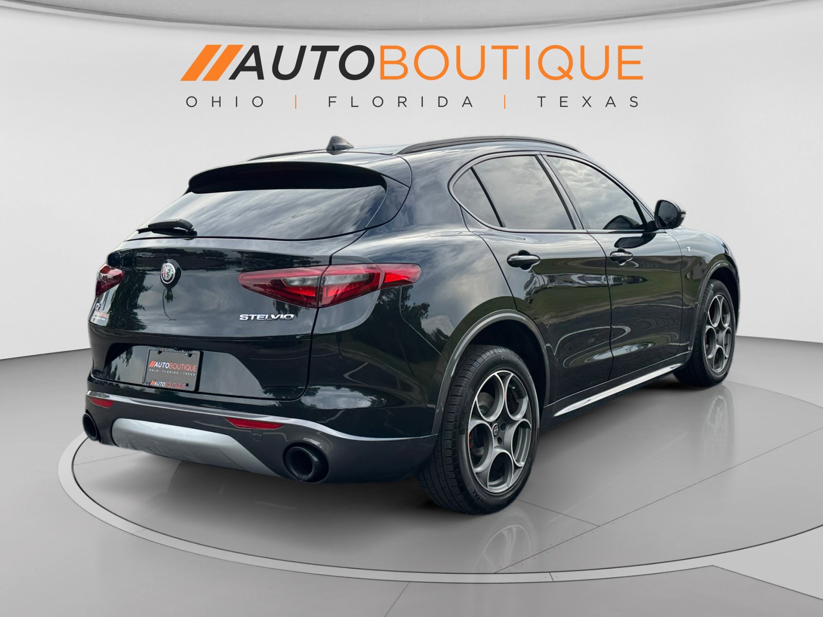 Used 2023 Alfa Romeo Stelvio Ti w/ Active Assist Plus Package AWD/4WD image 5