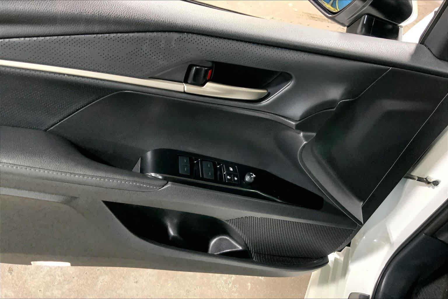 Used 2025 Toyota Camry XSE AWD/4WD image 36
