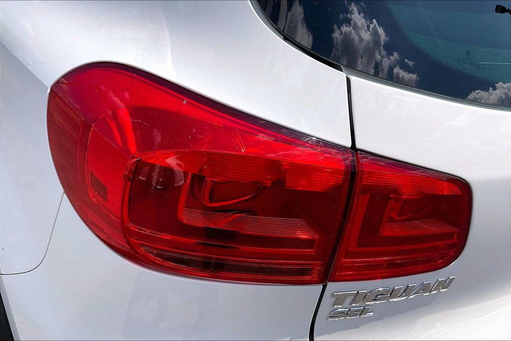 Used 2017 Volkswagen Tiguan SEL FWD image 25