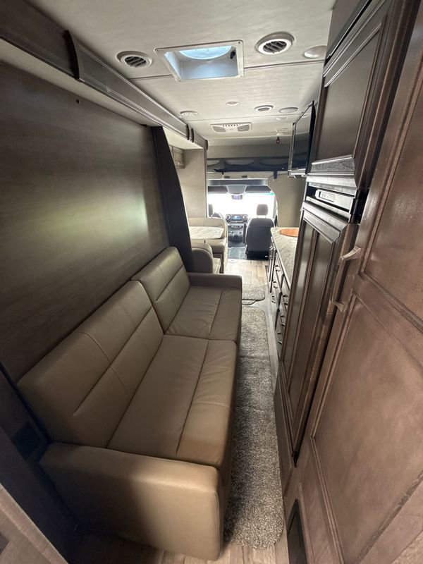 Used 2022 Mercedes-Benz Sprinter 3500 image 35