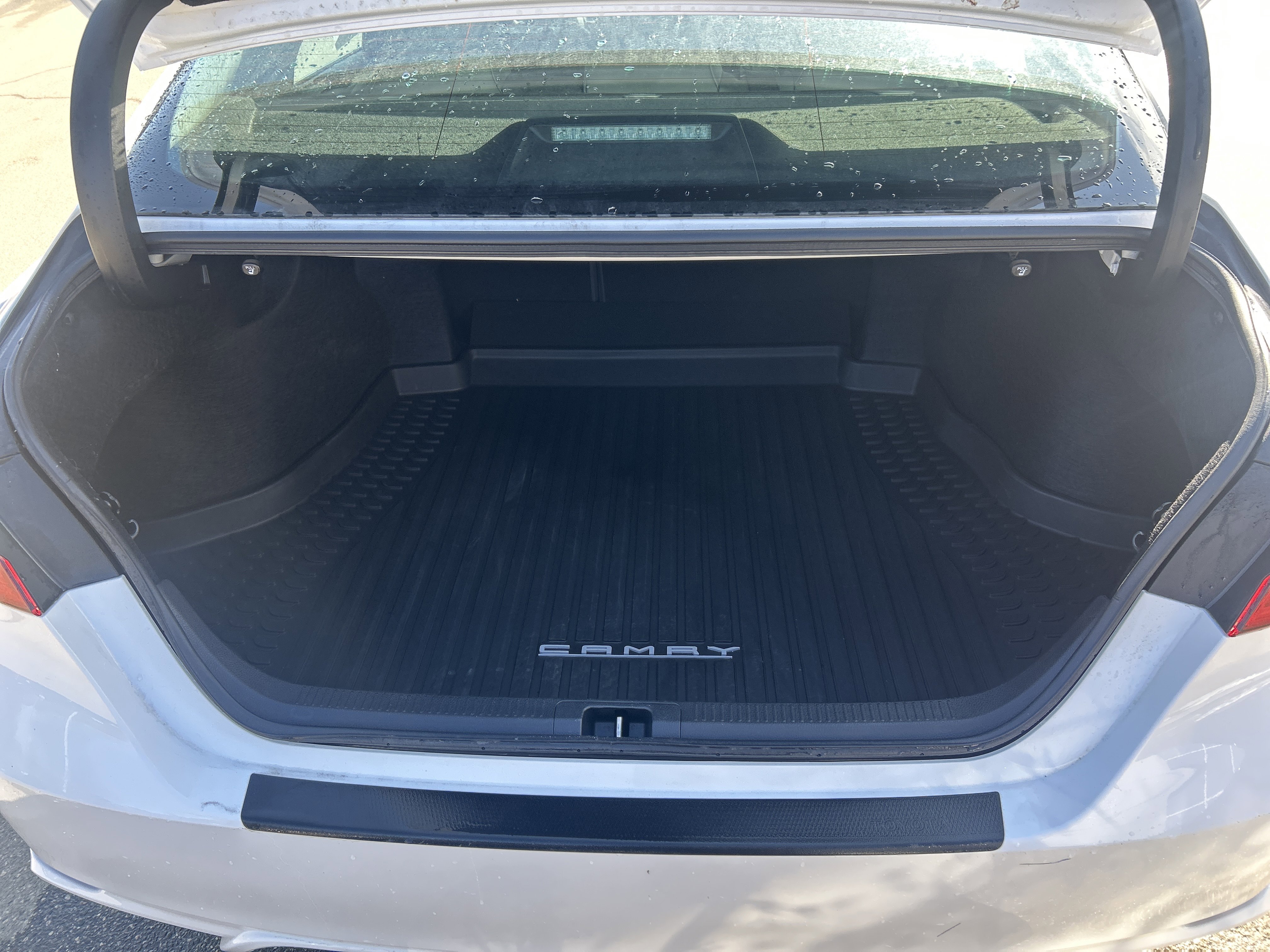 Used 2018 Toyota Camry SE w/ Moonroof Package image 17