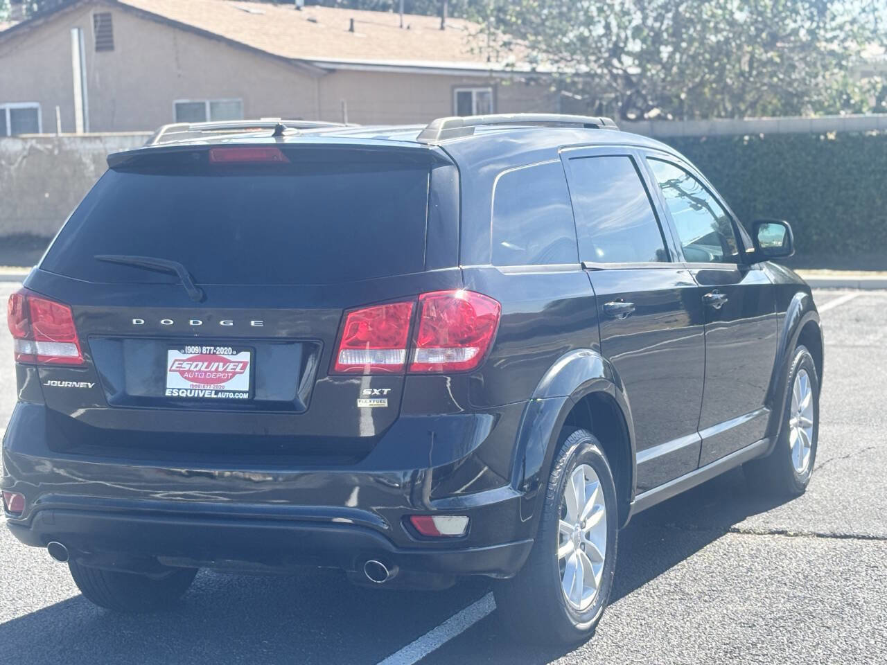 Used 2017 Dodge Journey SXT w/ Comfort/Convenience Group image 6