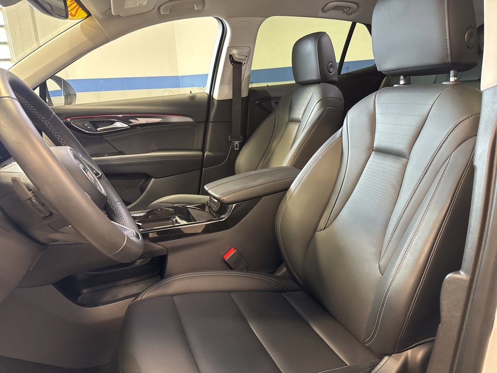 Used 2025 Buick Envision Preferred image 23