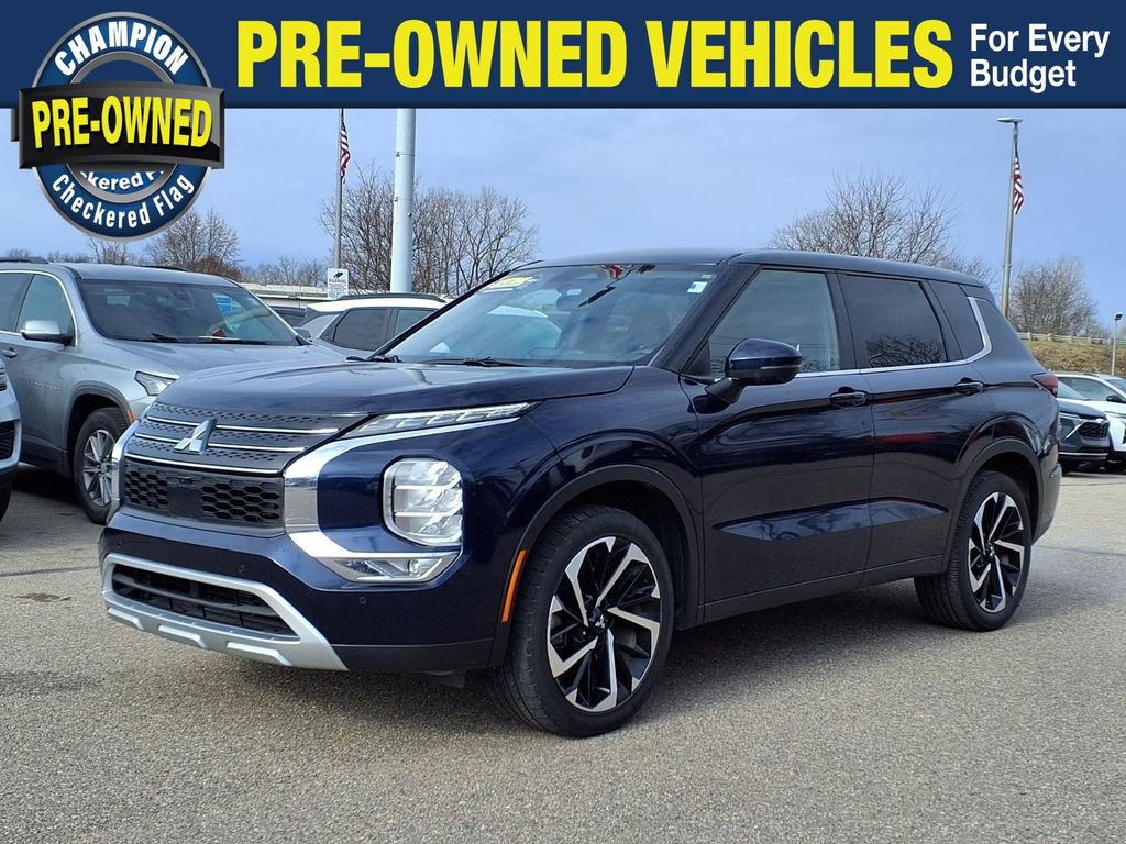 Used 2024 Mitsubishi Outlander SE Black Edition image 1