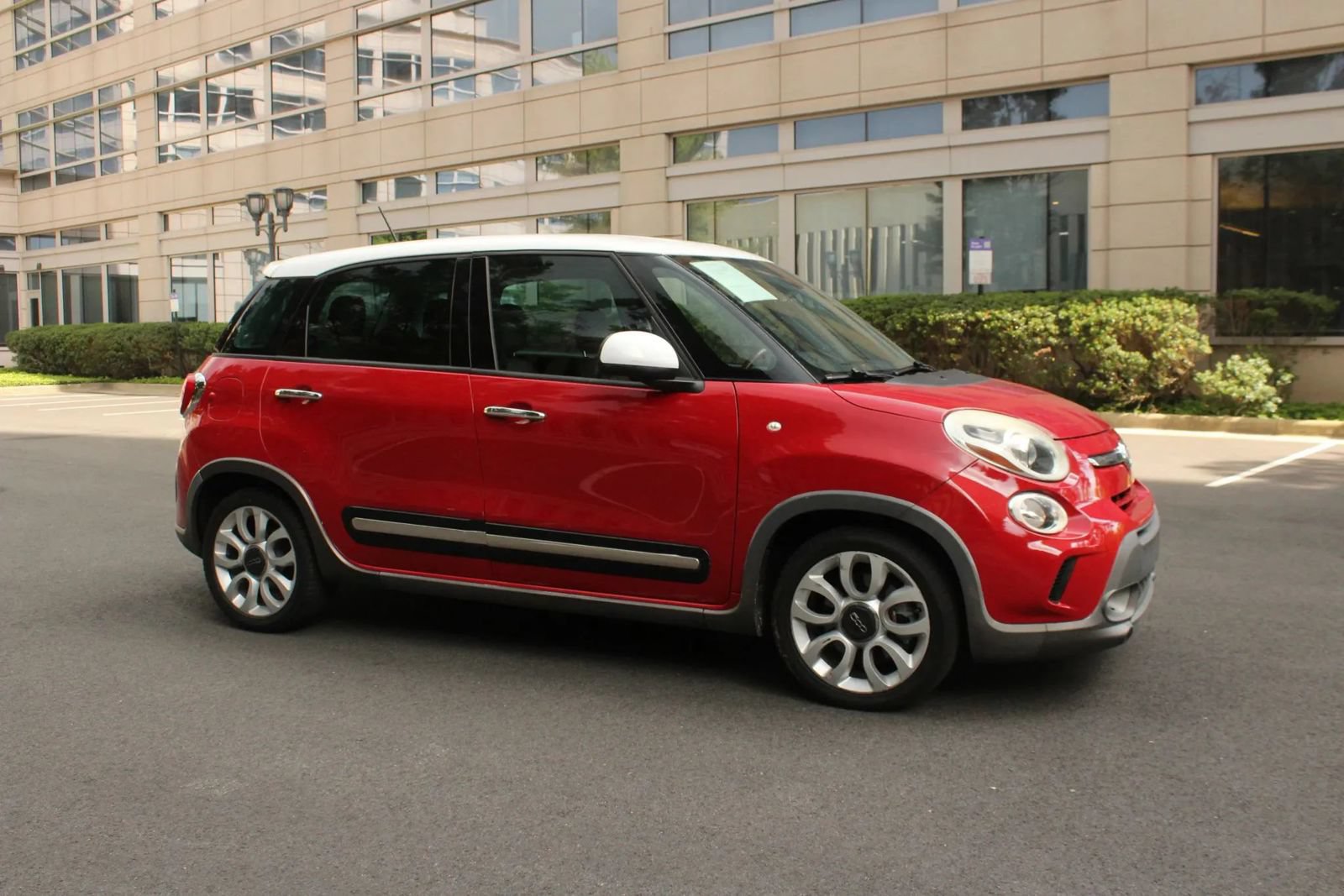 Used 2015 FIAT 500L Trekking FWD image 2