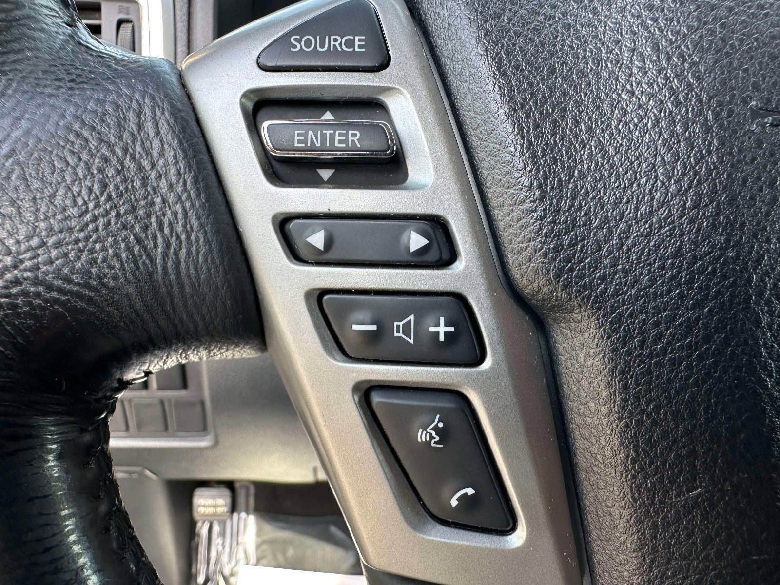 Used 2020 Nissan Titan SV w/ SV Convenience Package image 15