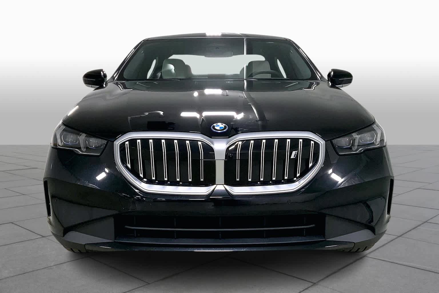 Used 2024 BMW i5 eDrive40i w/ Premium Package RWD image 3