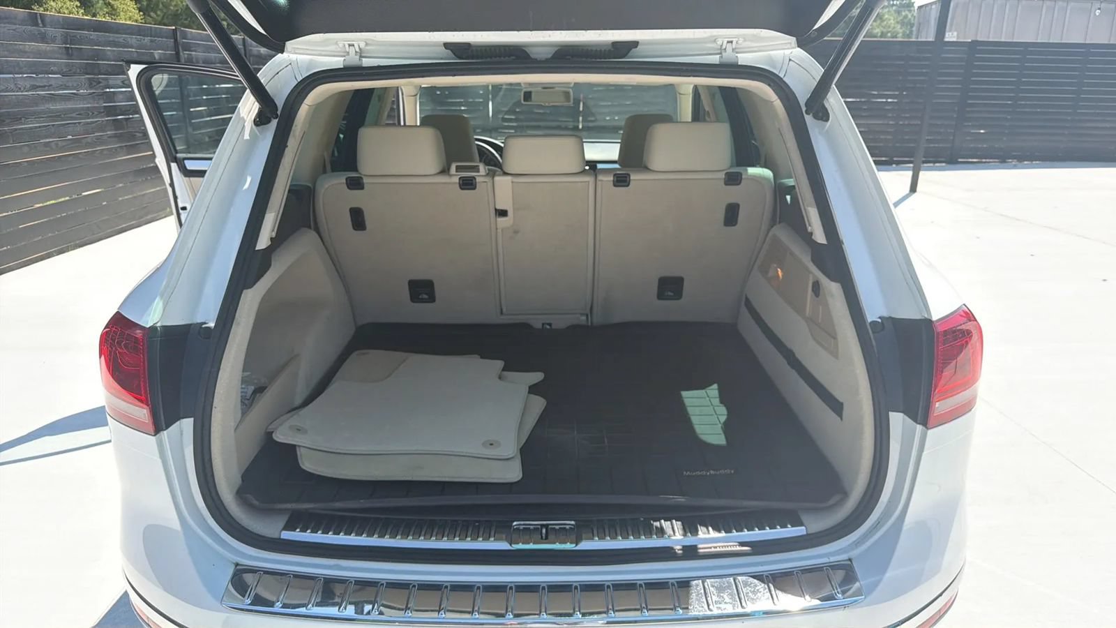 Used 2015 Volkswagen Touareg Sport AWD/4WD image 16