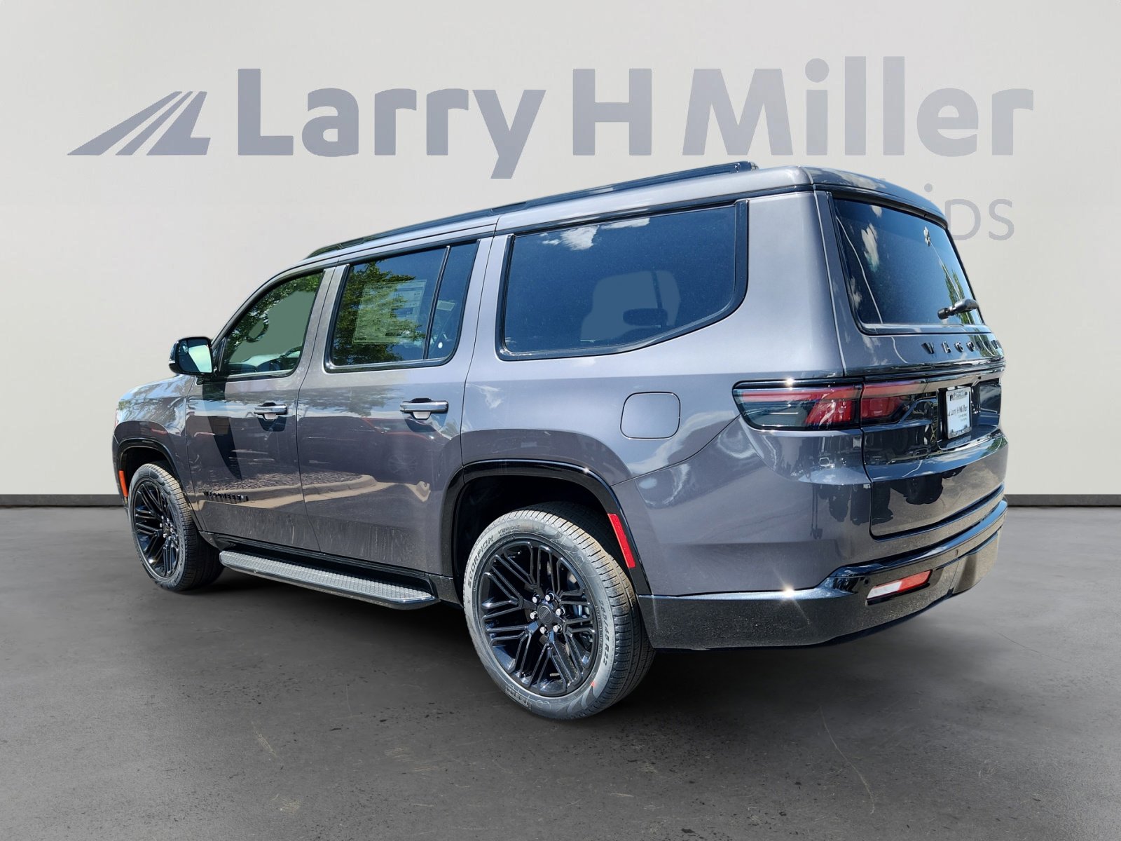 New 2025 Jeep Wagoneer Series II w/ HD Trailer Tow Package image 3