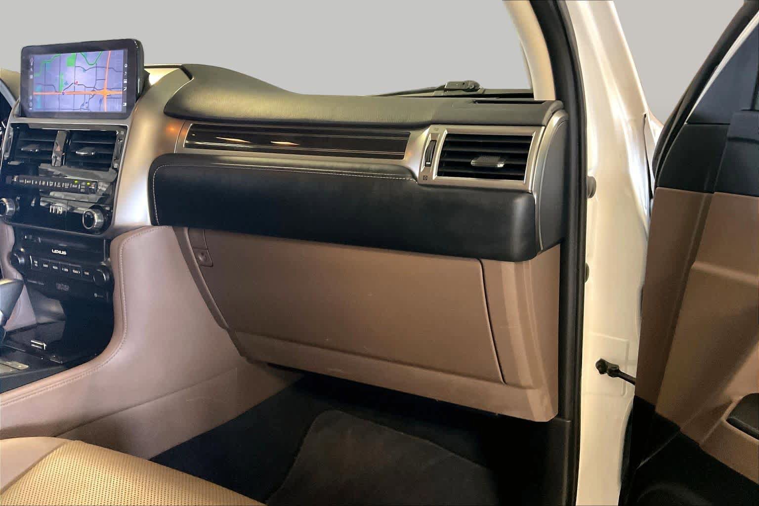 Used 2023 Lexus GX 460 Premium w/ Accessory Package AWD/4WD image 16