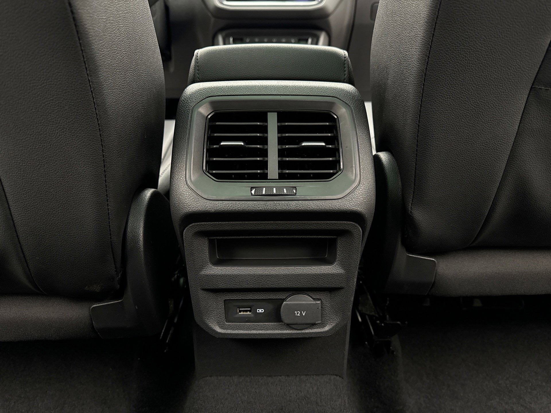 Used 2020 Volkswagen Tiguan SE w/ Panoramic Sunroof Package image 20