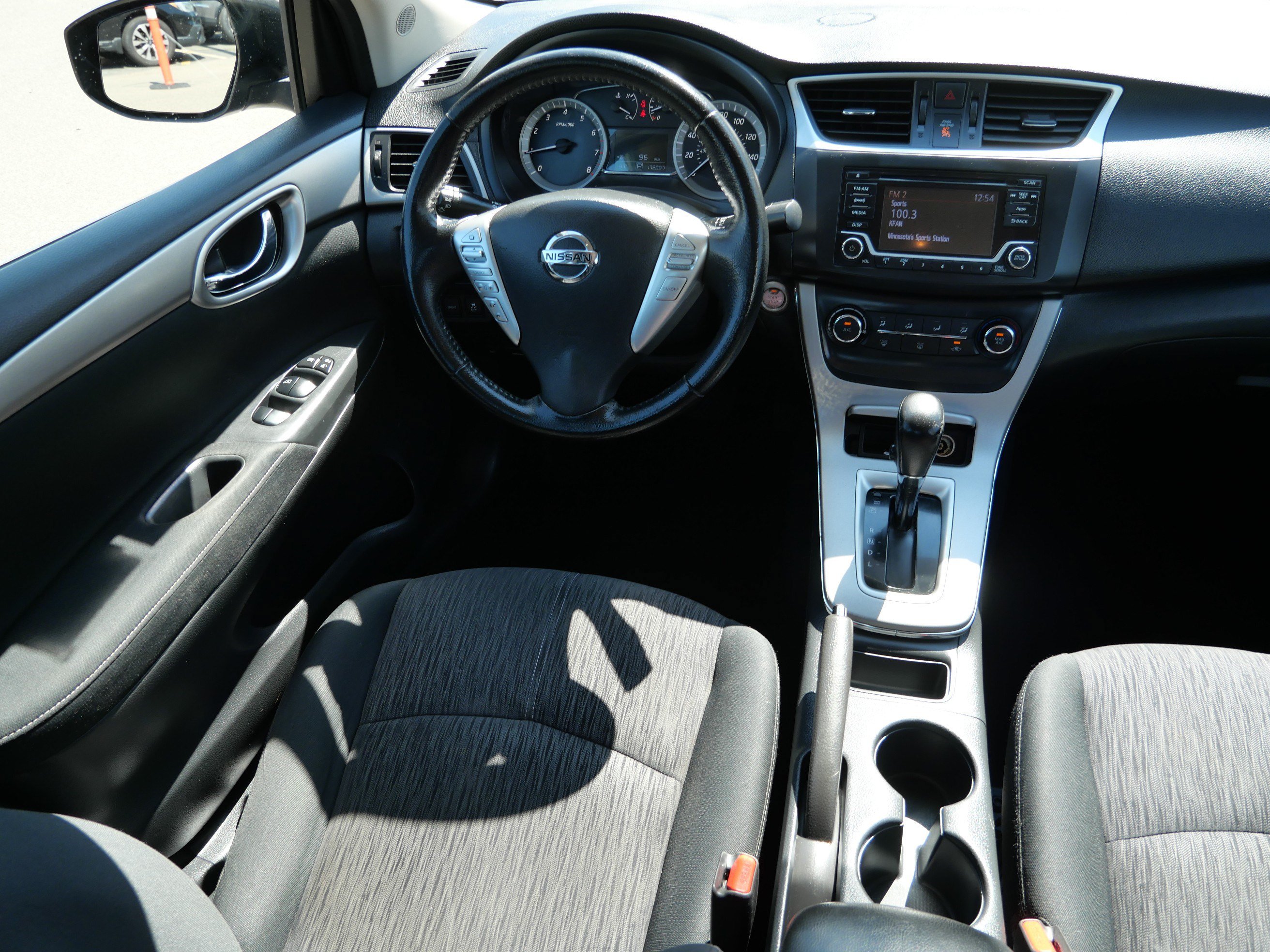 Used 2015 Nissan Sentra SV FWD image 9