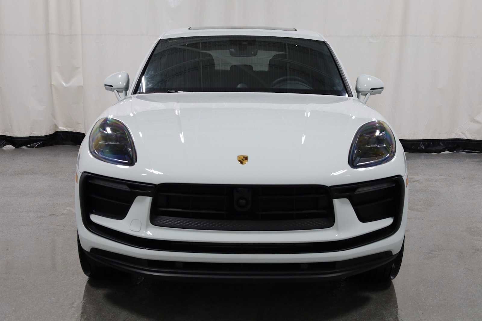 Certified 2025 Porsche Macan image 14