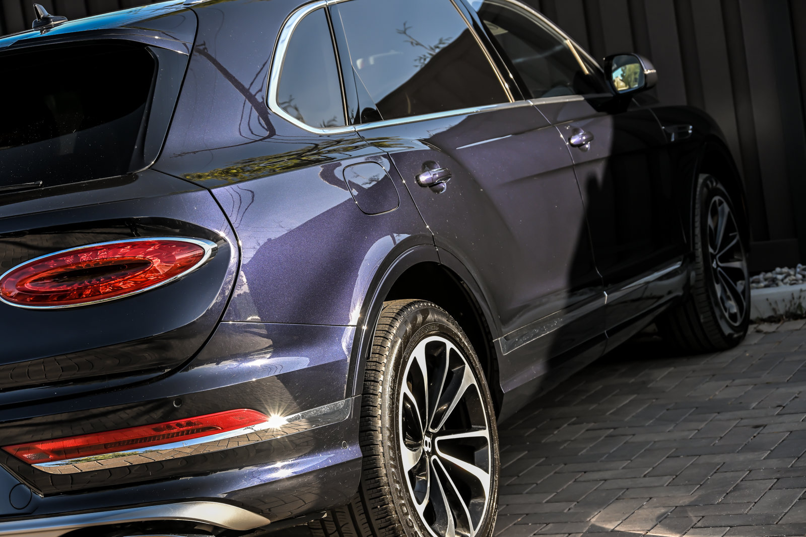 Certified 2023 Bentley Bentayga Extended Wheelbase AWD/4WD image 16