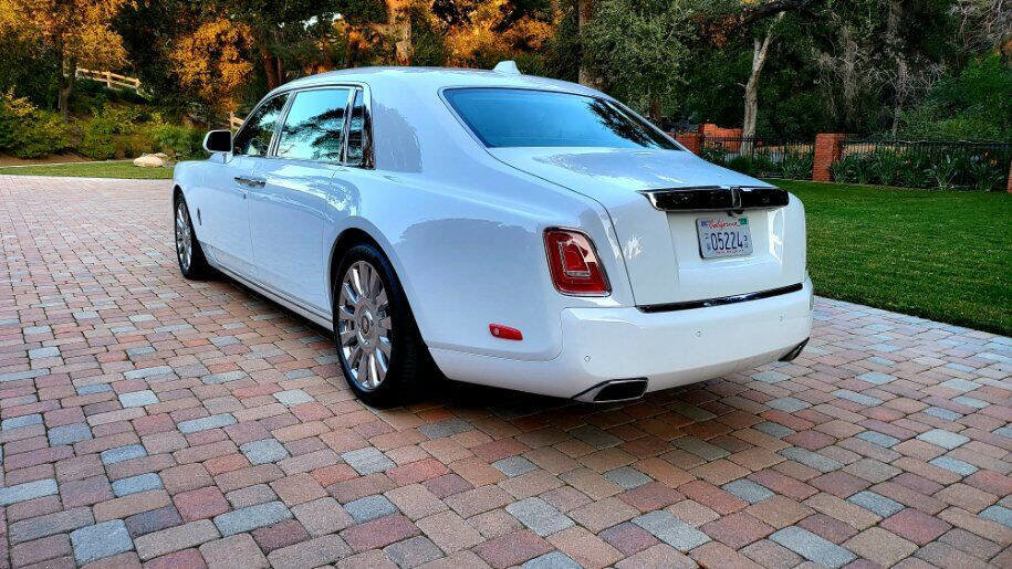 Used 2019 Rolls-Royce Phantom Extended Wheelbase image 3
