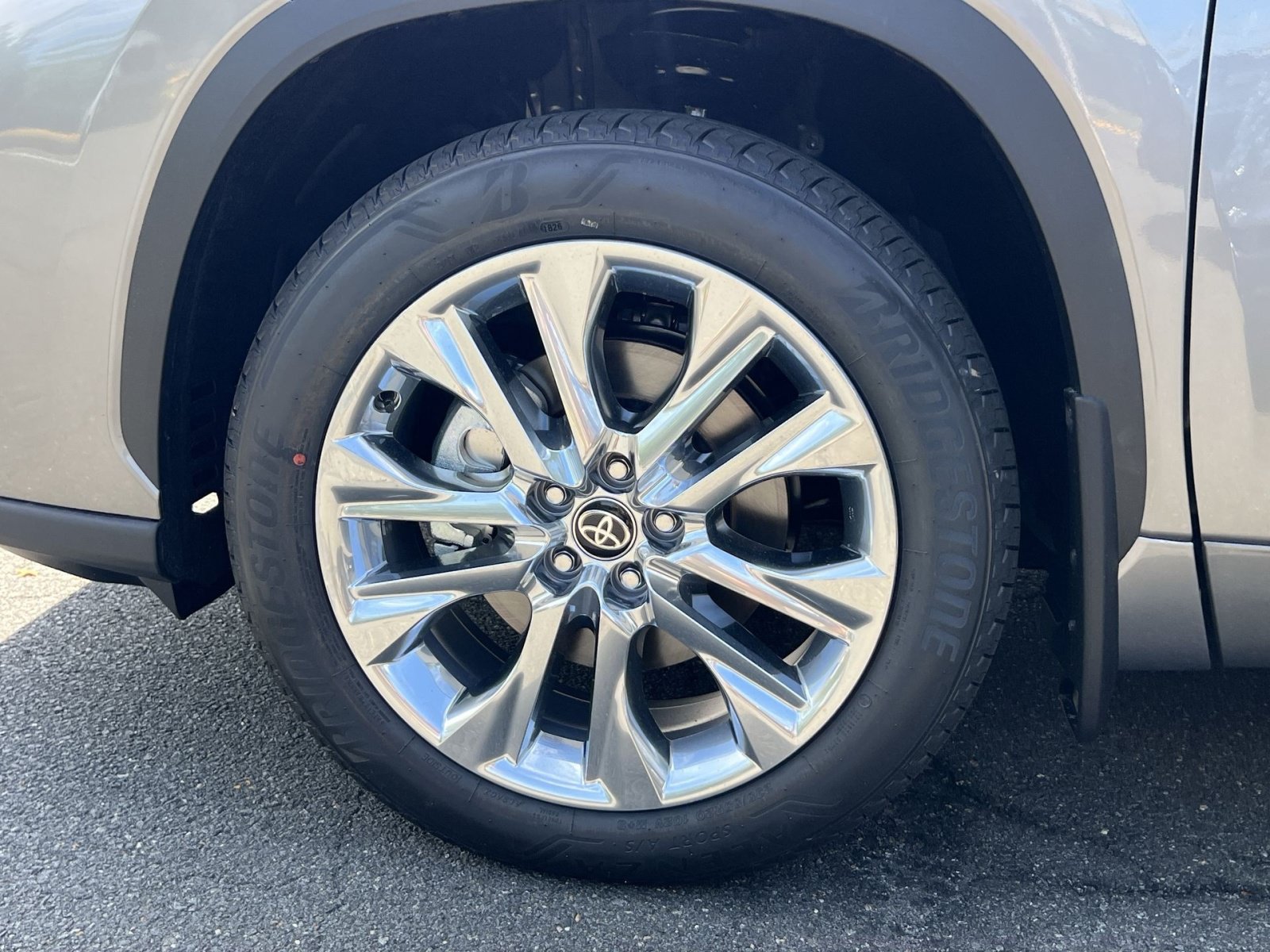 New 2026 Toyota Highlander Limited AWD/4WD image 5