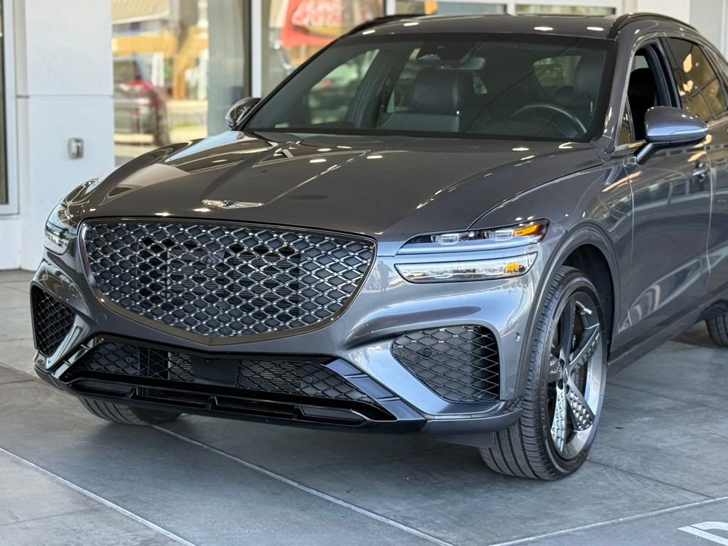 Used 2023 Genesis GV70 2.5T w/ Sport Prestige Package image 3