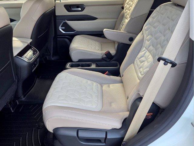 Used 2025 Nissan Armada Platinum Reserve RWD image 13